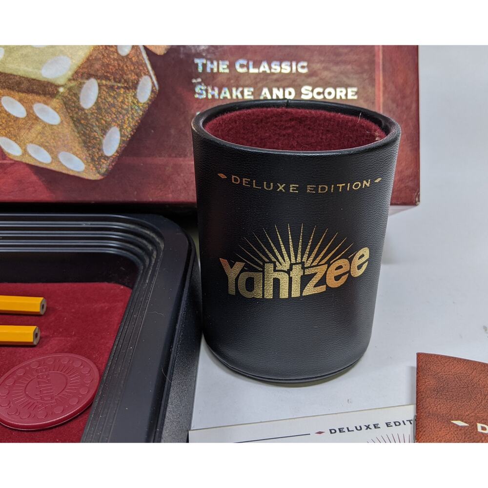 Yahtzee - Deluxe Edition 1997 - 100% Complete and Gently Played - Picture 3 of 10